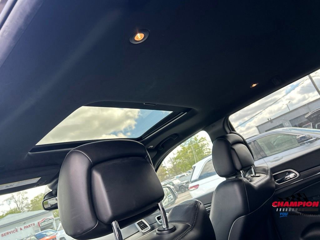 Used 2019 Jeep Grand Cherokee Limited AWD/4WD image 12