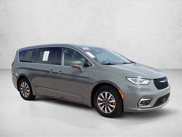 Used 2022 Chrysler Pacifica Touring-L image 6