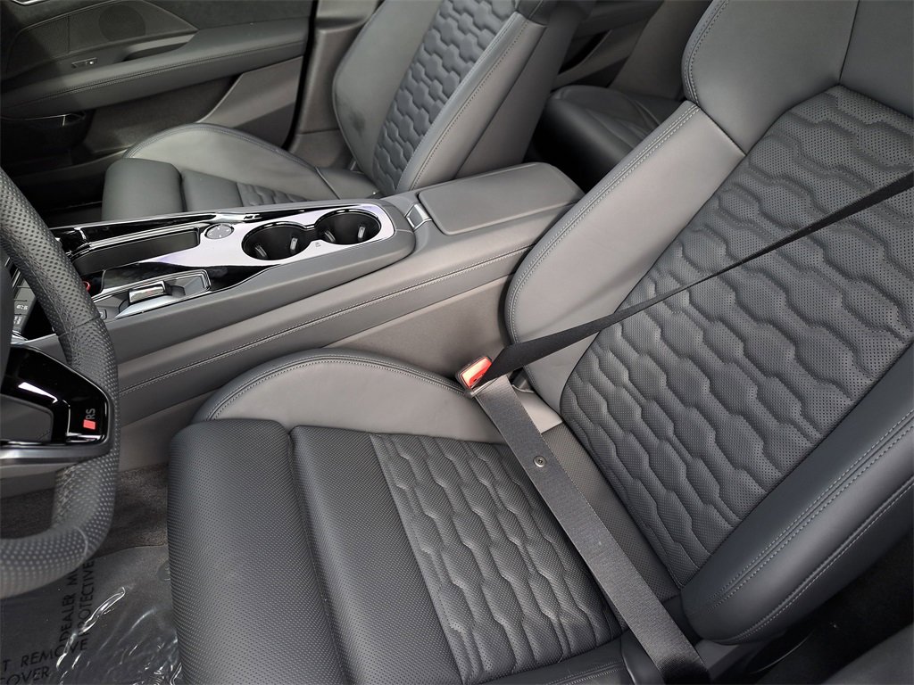 New 2026 Audi RS e-tron GT Base image 17