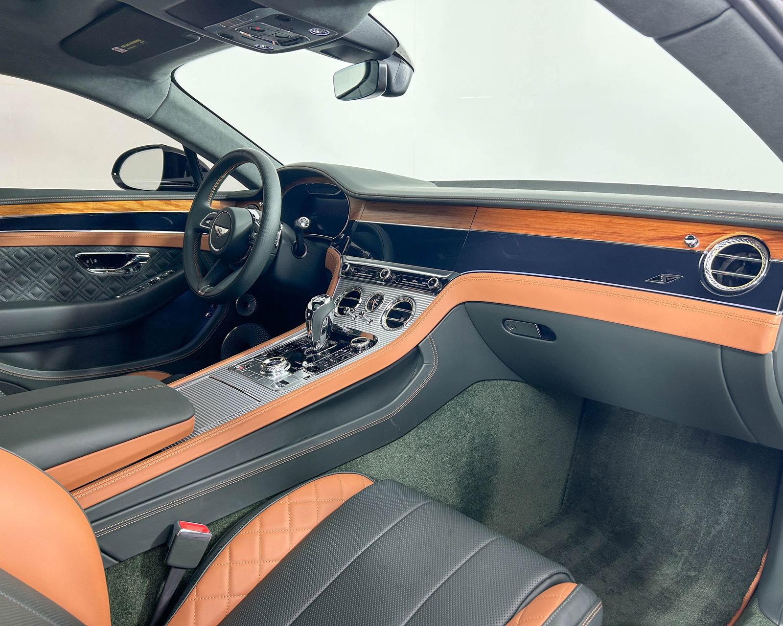 Used 2024 Bentley Continental GT V8 image 2