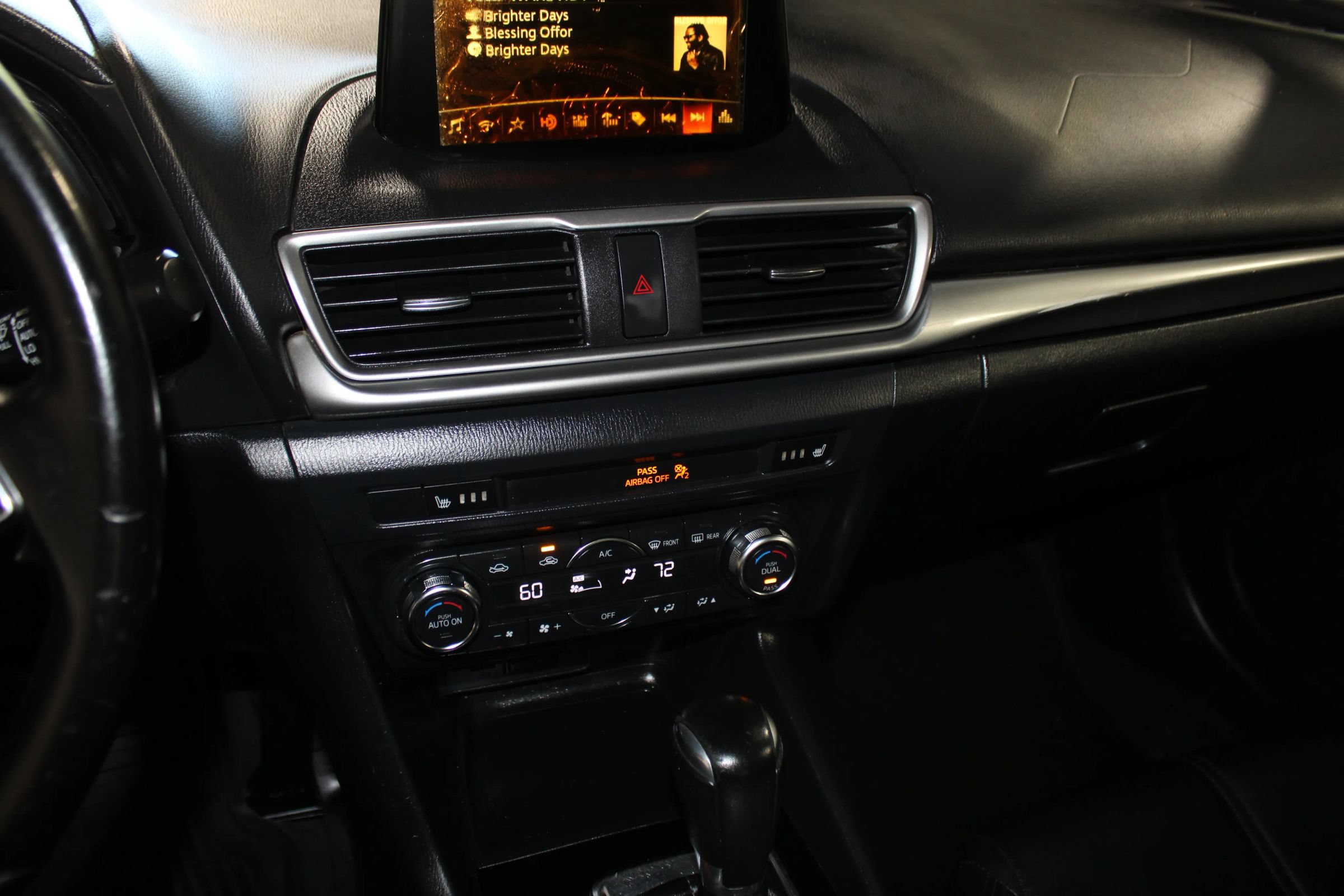 Used 2017 MAZDA MAZDA3 Touring FWD image 16