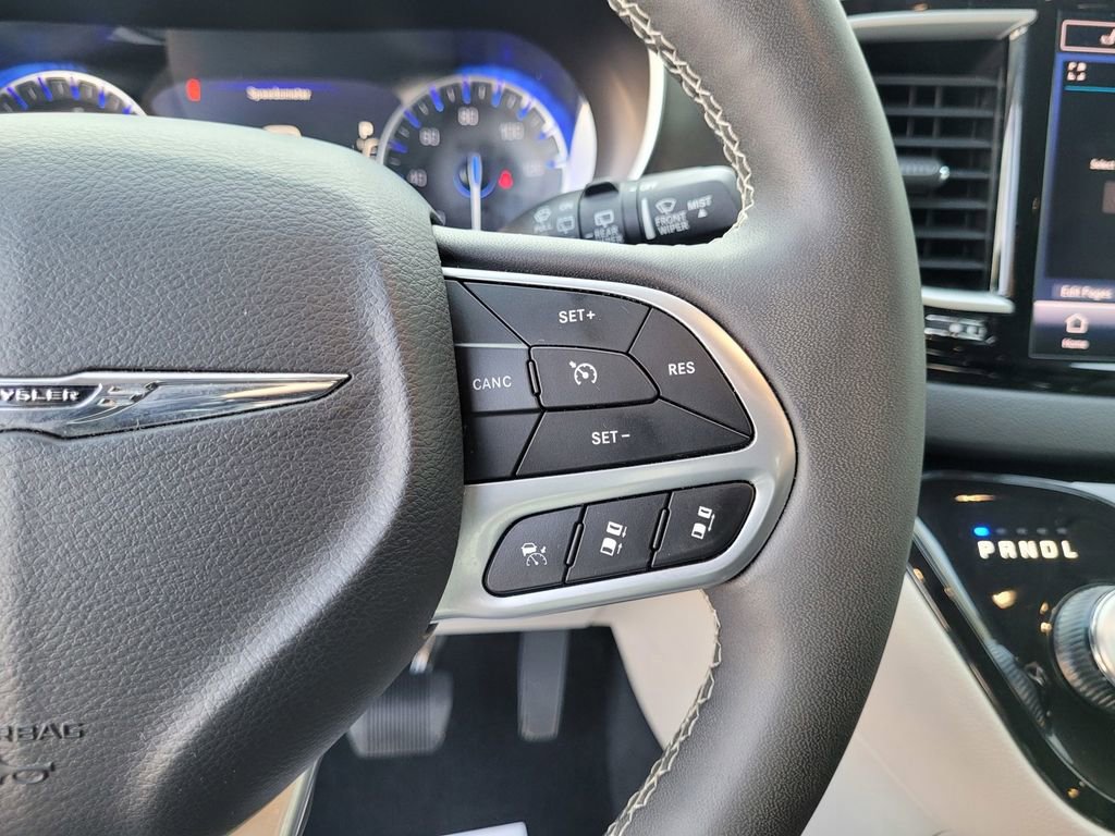 Used 2024 Chrysler Pacifica Touring-L image 22