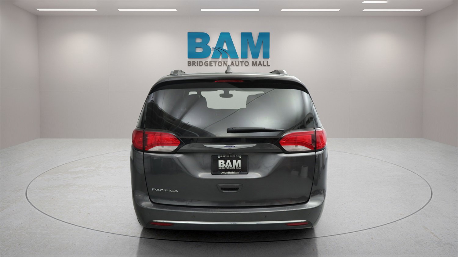 Used 2019 Chrysler Pacifica Touring-L image 3