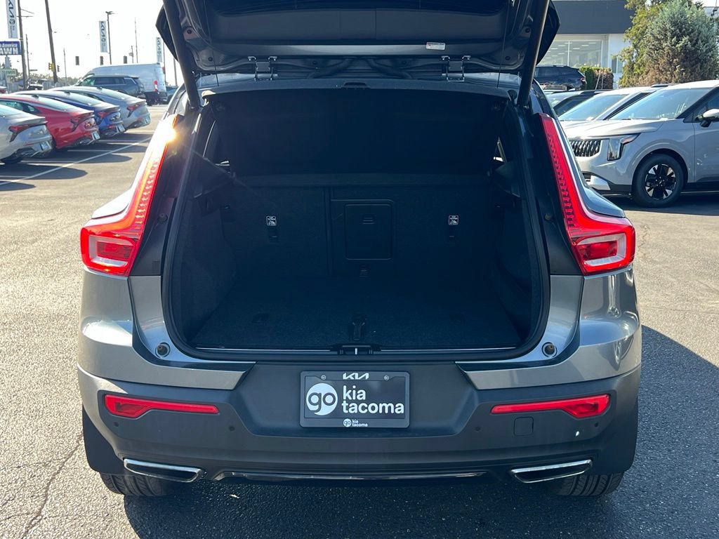 Used 2019 Volvo XC40 T5 R-Design AWD/4WD image 8