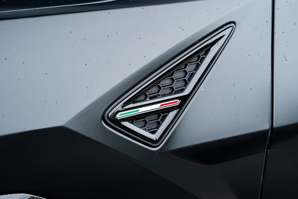 Used 2024 Lamborghini Urus Performante AWD/4WD image 27