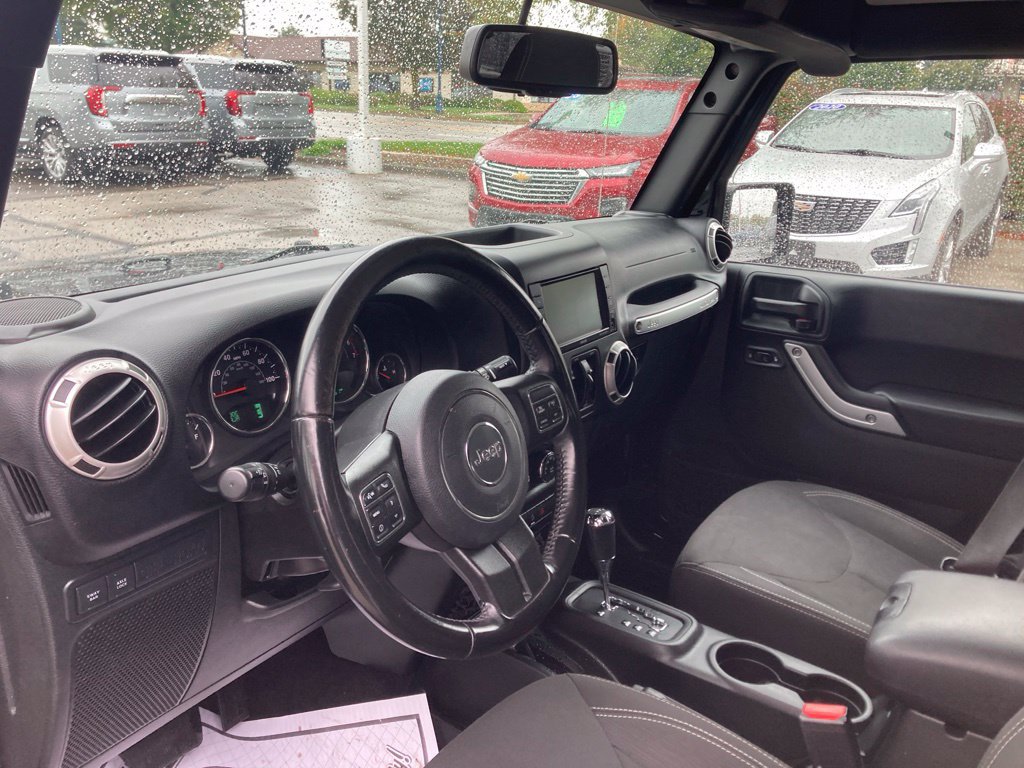 Used 2018 Jeep Wrangler Unlimited Rubicon w/ Dual Top Group AWD/4WD image 15