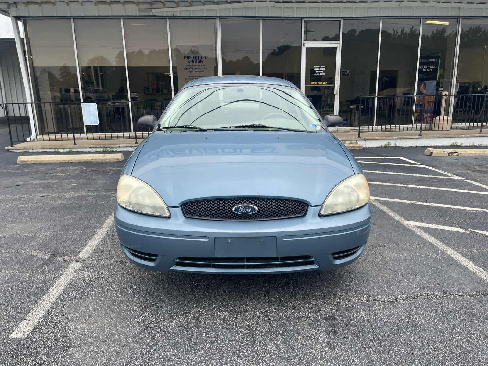 Used 2005 Ford Taurus SE FWD image 3