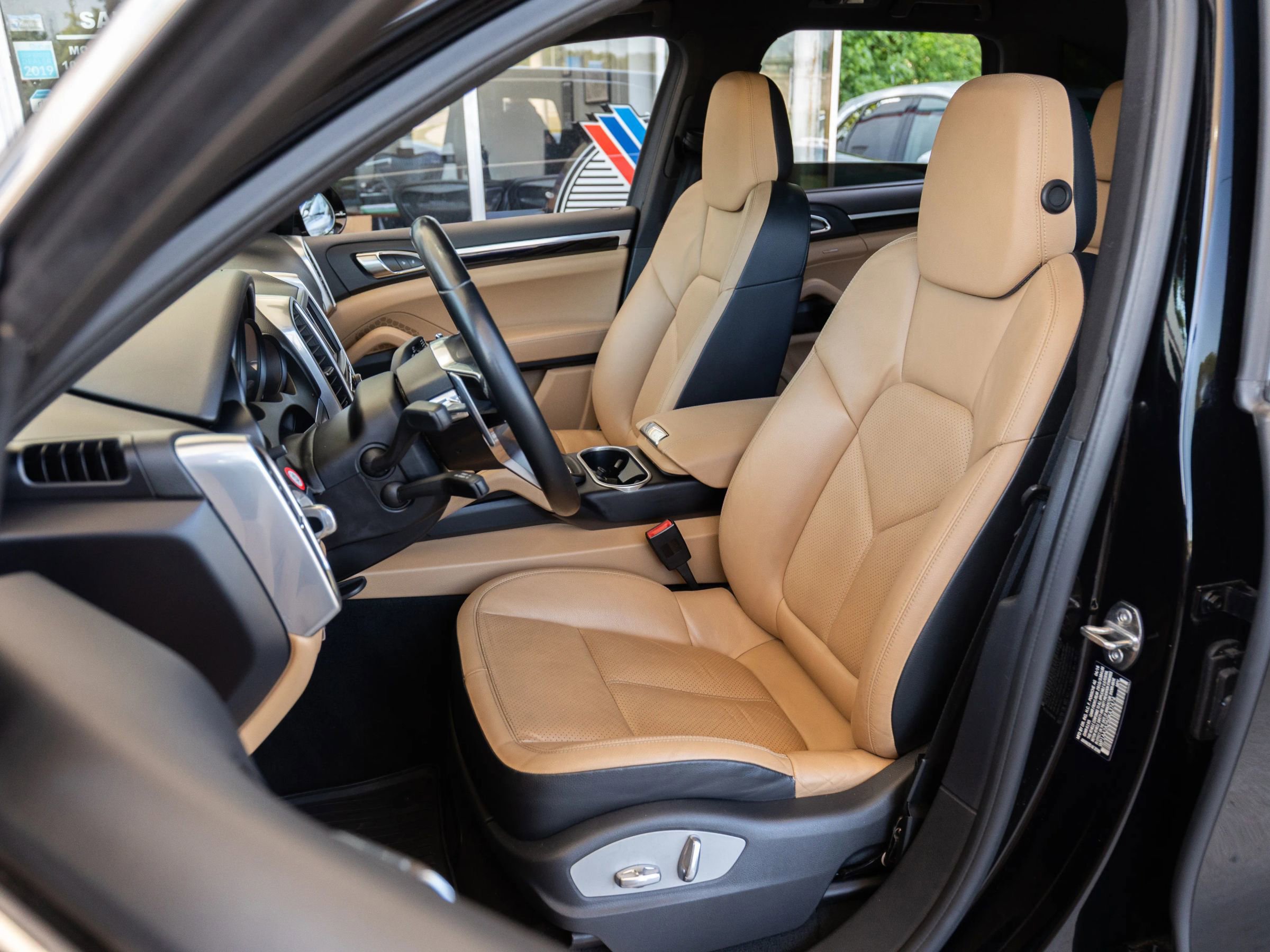 Used 2016 Porsche Cayenne AWD/4WD image 16