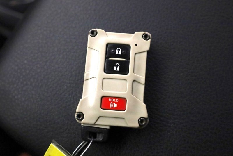 Used 2019 Toyota Tacoma TRD Off-Road w/ Four Season Floor Mat Package image 40