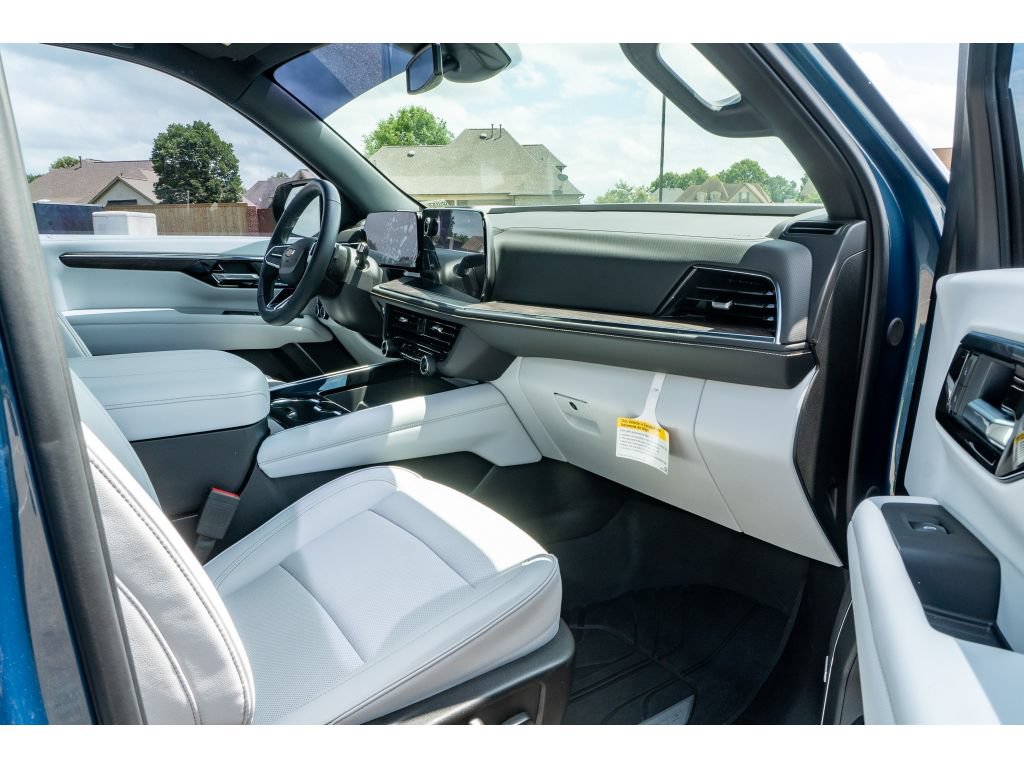 Used 2025 Chevrolet Tahoe Premier AWD/4WD image 19