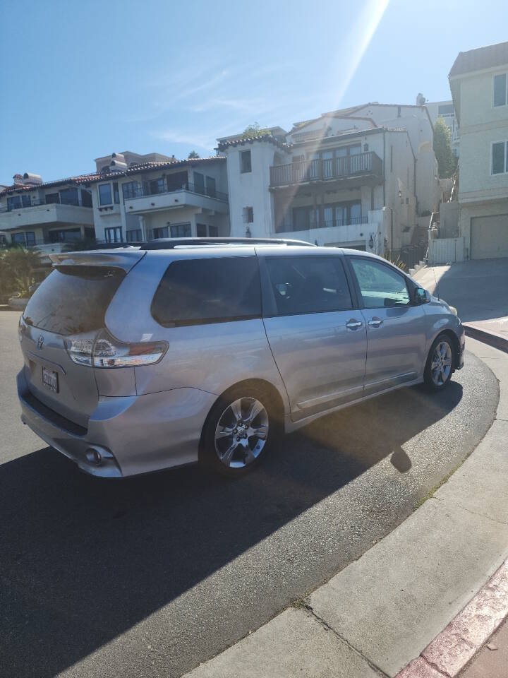 Used 2013 Toyota Sienna SE FWD image 4