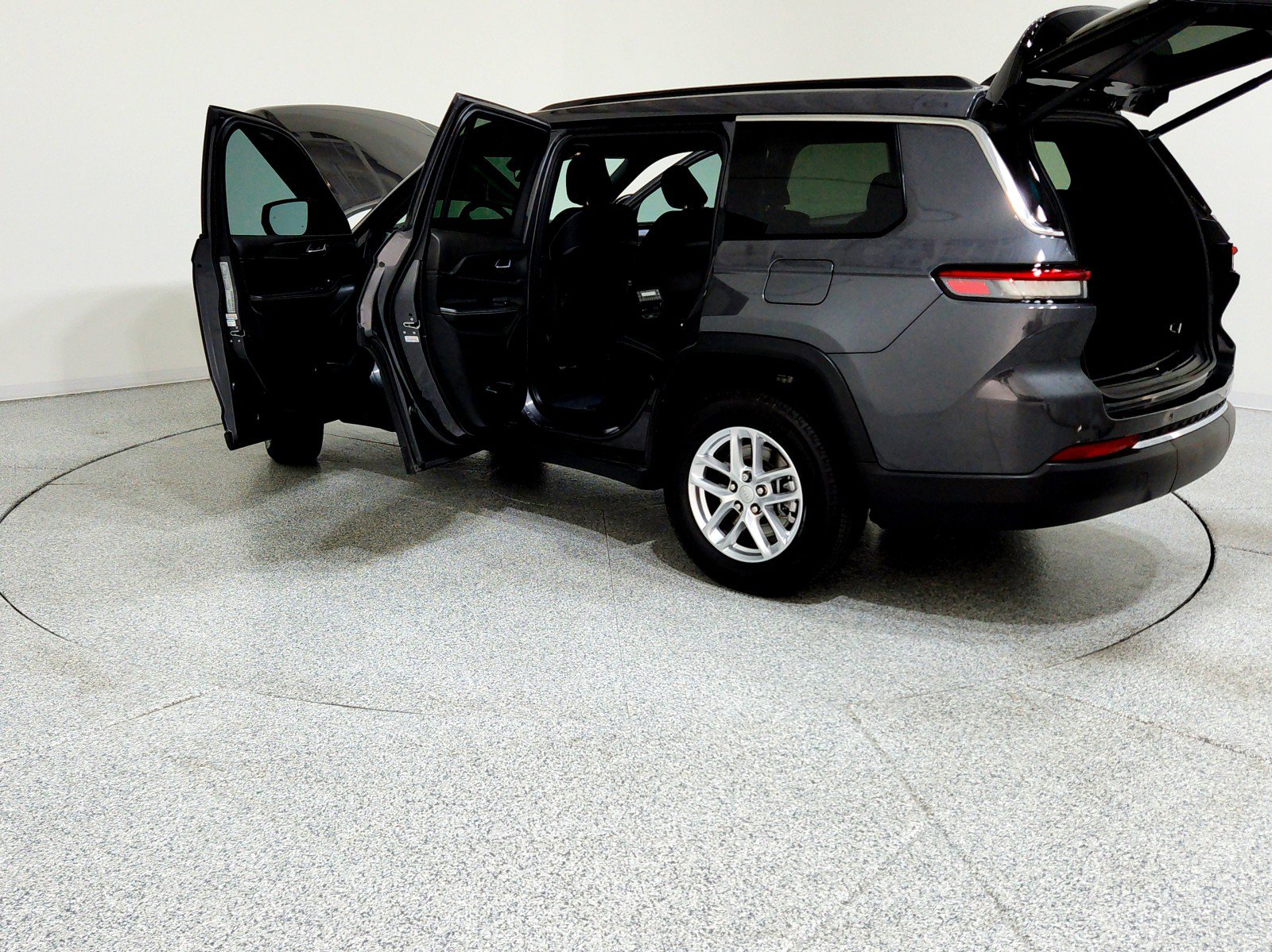 Used 2025 Jeep Grand Cherokee L Laredo w/ Luxury Tech Group I image 14