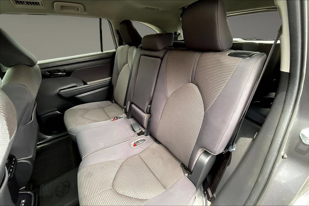Used 2023 Toyota Highlander L FWD image 24