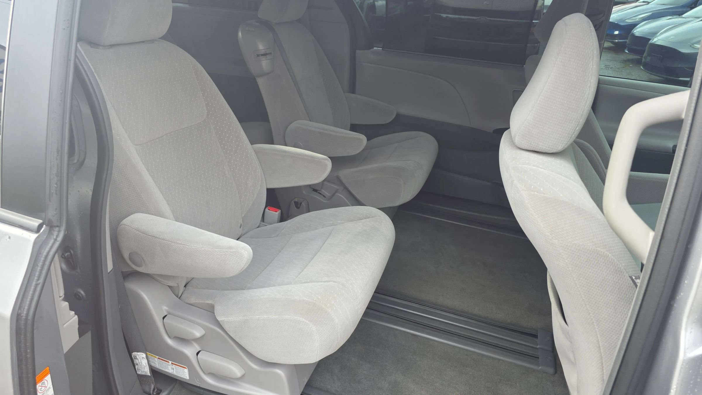 Used 2018 Toyota Sienna LE FWD image 12