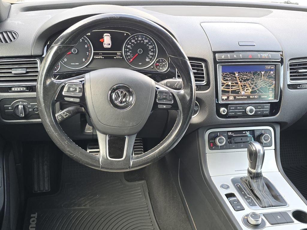 Used 2017 Volkswagen Touareg Wolfsburg Edition image 10