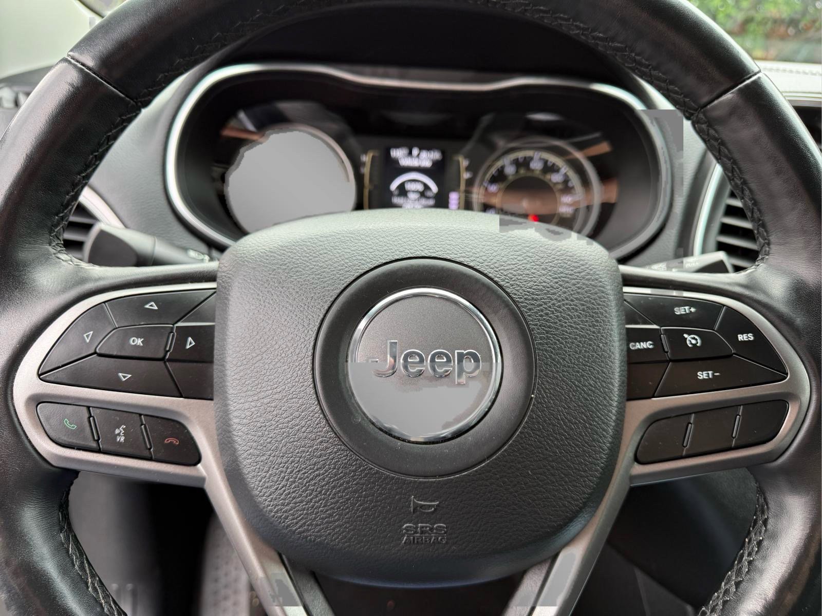 Used 2019 Jeep Cherokee Latitude Plus w/ Cold Weather Group AWD/4WD image 35