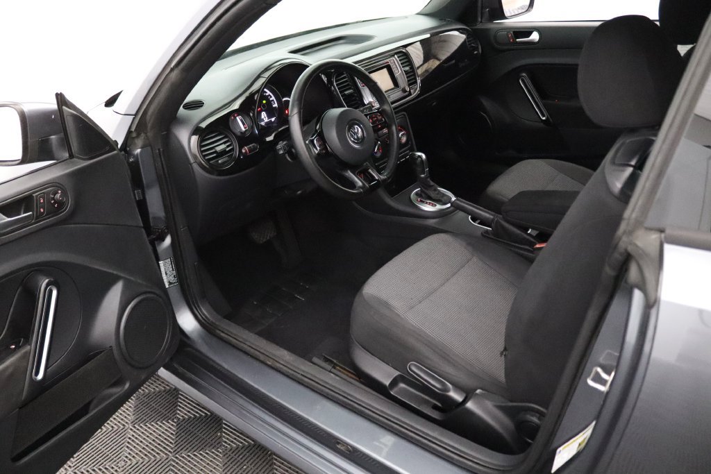 Used 2019 Volkswagen Beetle 2.0T S FWD image 18