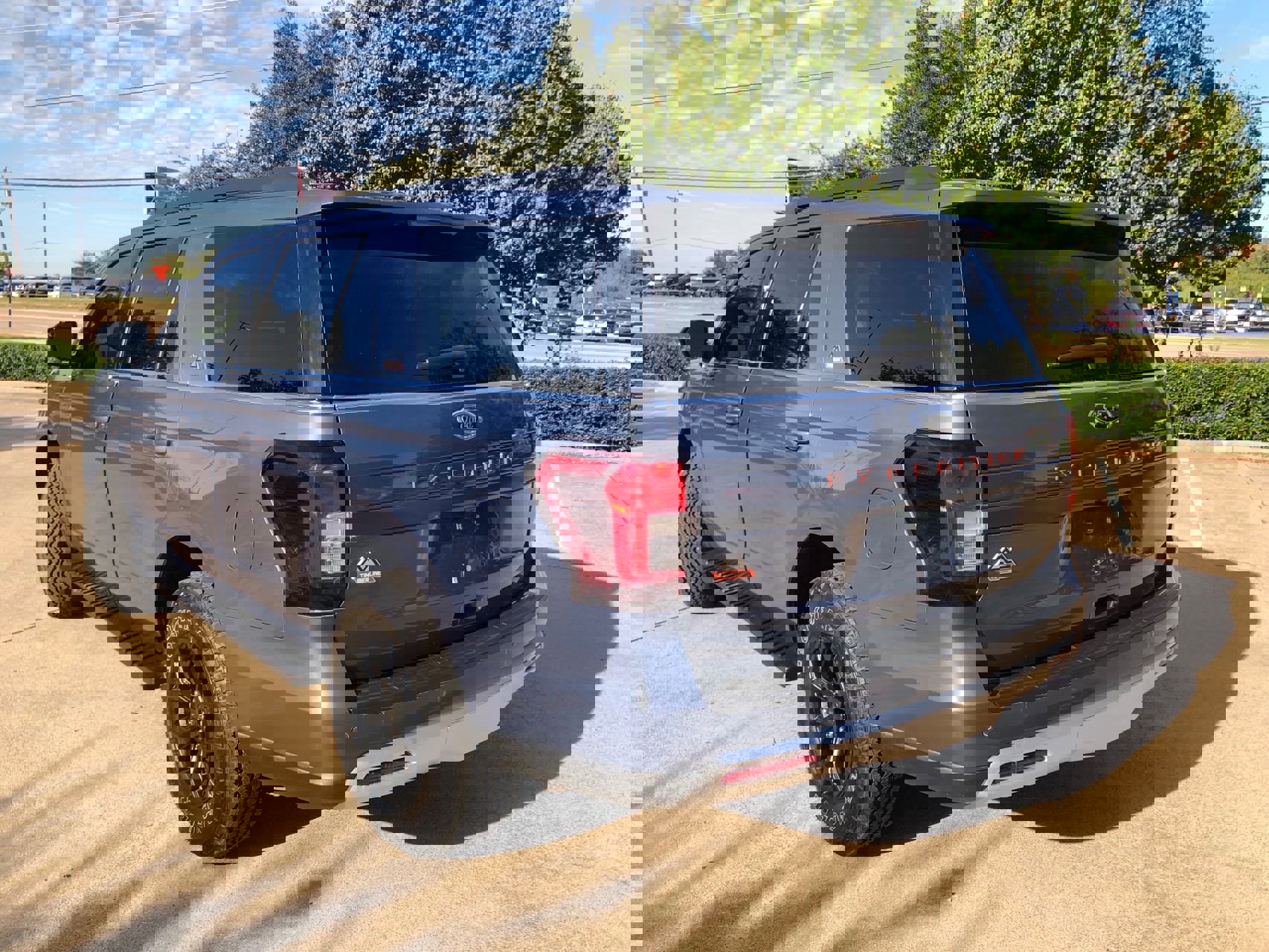 Used 2022 Ford Expedition Timberline image 9