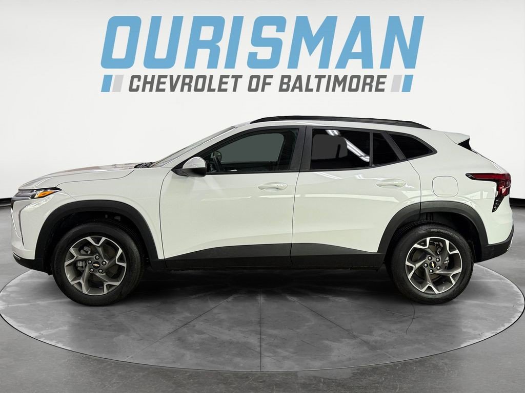 Certified 2025 Chevrolet Trax LT w/ Driver Confidence Package FWD image 3