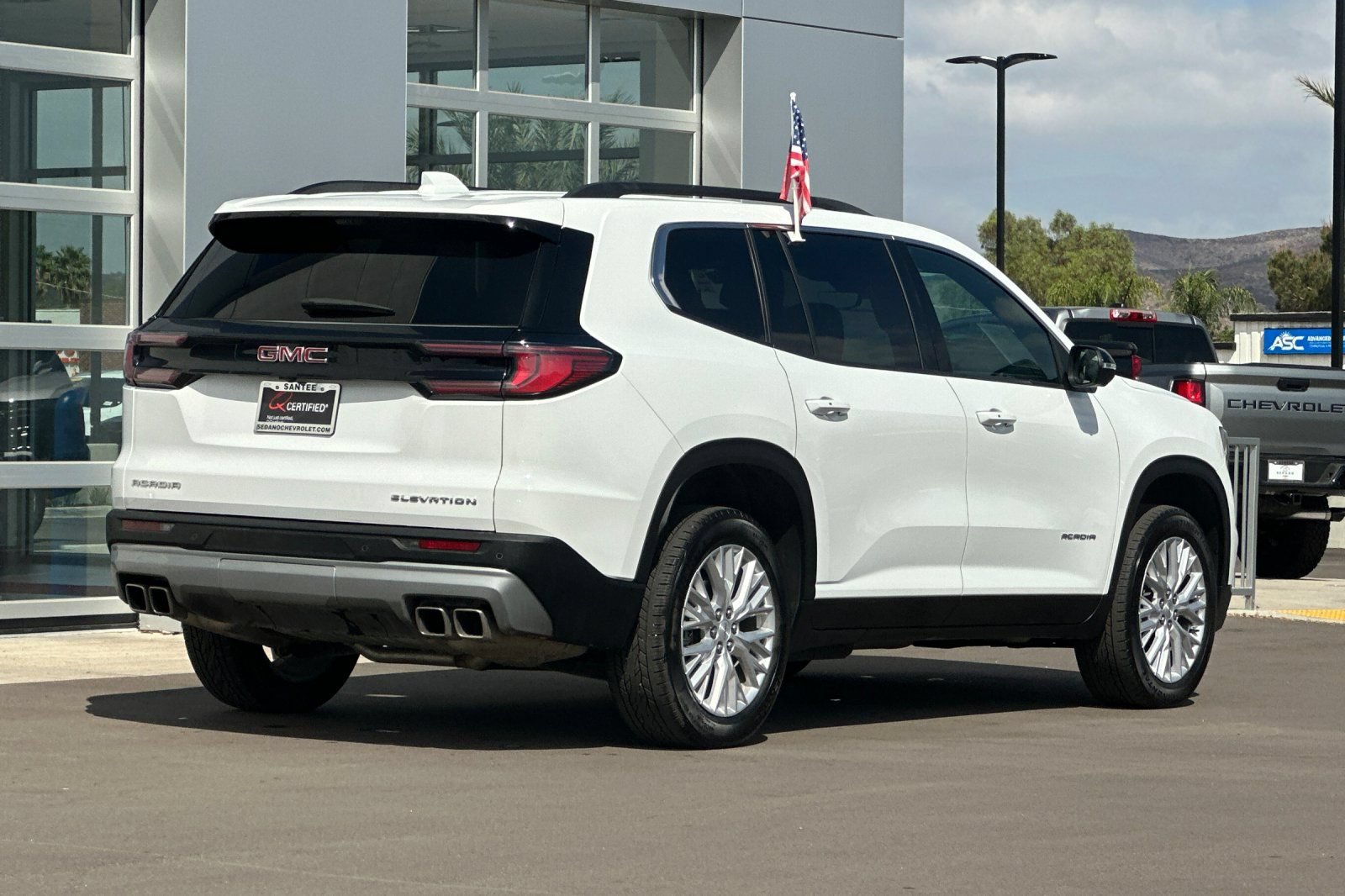 Used 2026 GMC Acadia Elevation w/ Elevation Premium Package FWD image 4