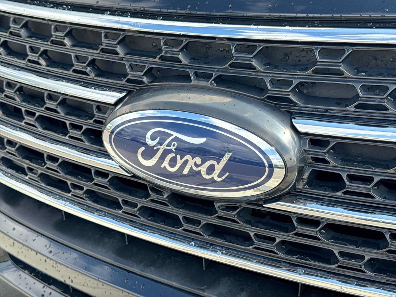 Used 2022 Ford Explorer XLT w/ Equipment Group 202A AWD/4WD image 11