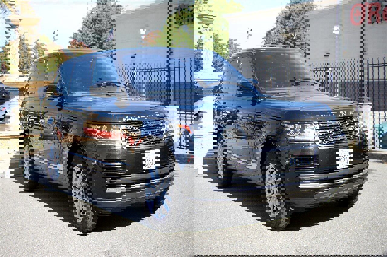 Used 2017 Land Rover Range Rover image 4