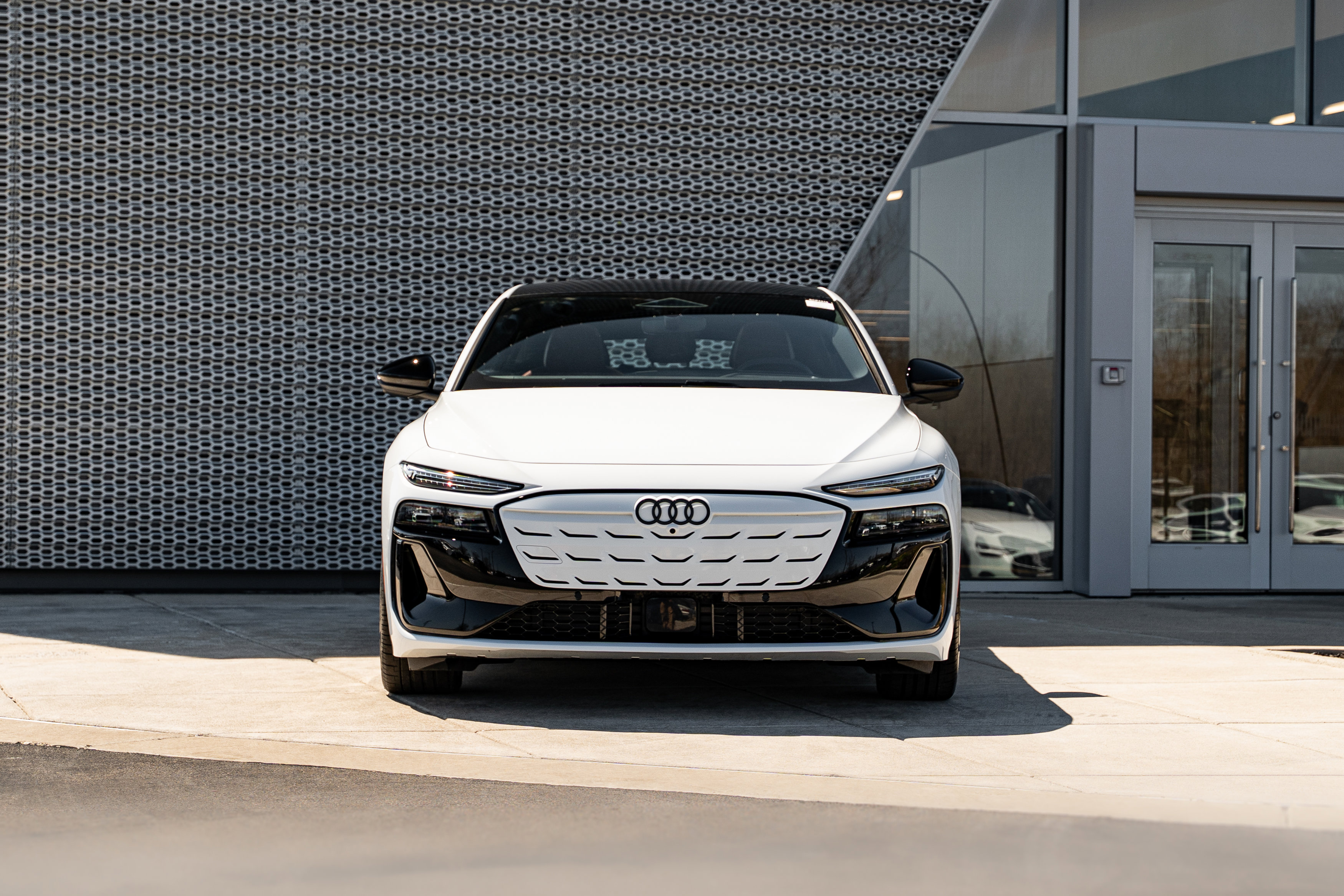 Certified 2025 Audi S6 e-tron Prestige w/ 21" Black Optic Package image 41