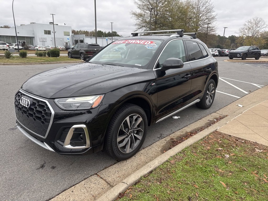 Used 2024 Audi Q5 2.0T Premium w/ Convenience Package image 3