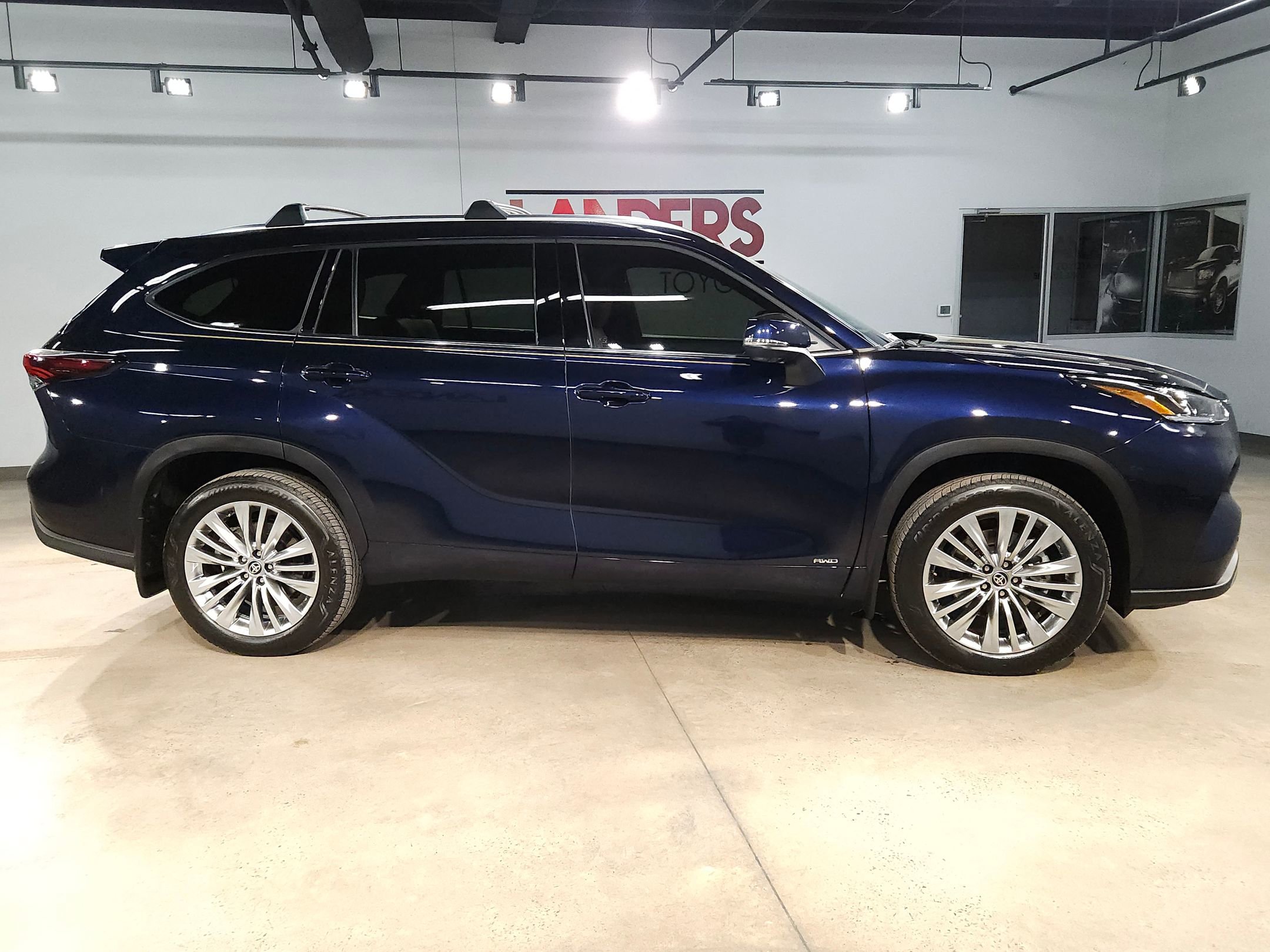 Certified 2025 Toyota Highlander Platinum image 8
