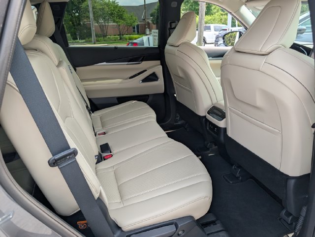 Used 2025 INFINITI QX60 Sensory AWD/4WD image 12