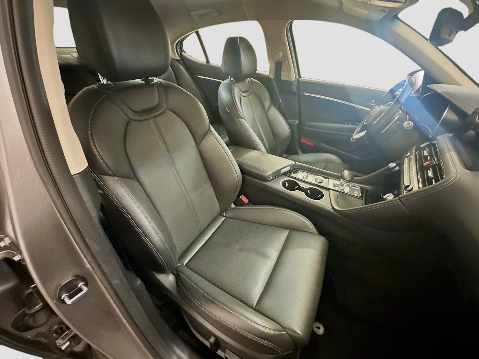 Used 2025 Genesis G70 2.5T AWD/4WD image 32