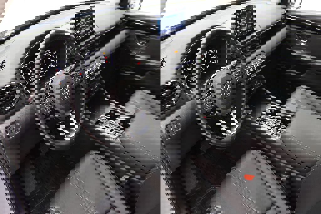 Used 2025 Honda Pilot Touring image 13