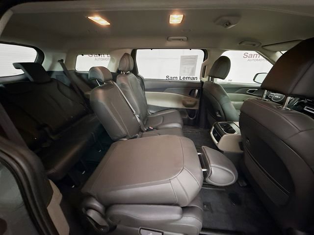 Used 2026 Kia Carnival EX image 28