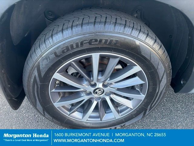 Used 2017 Toyota Highlander XLE w/ Carpet Mat Package AWD/4WD image 13