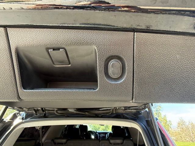 Used 2019 Cadillac Escalade ESV Luxury image 32