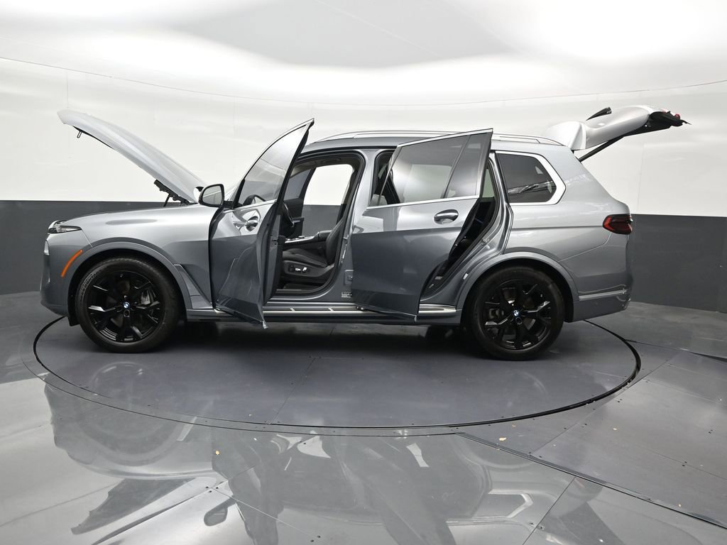 Used 2025 BMW X7 xDrive40i w/ Parking Assistance Package image 36