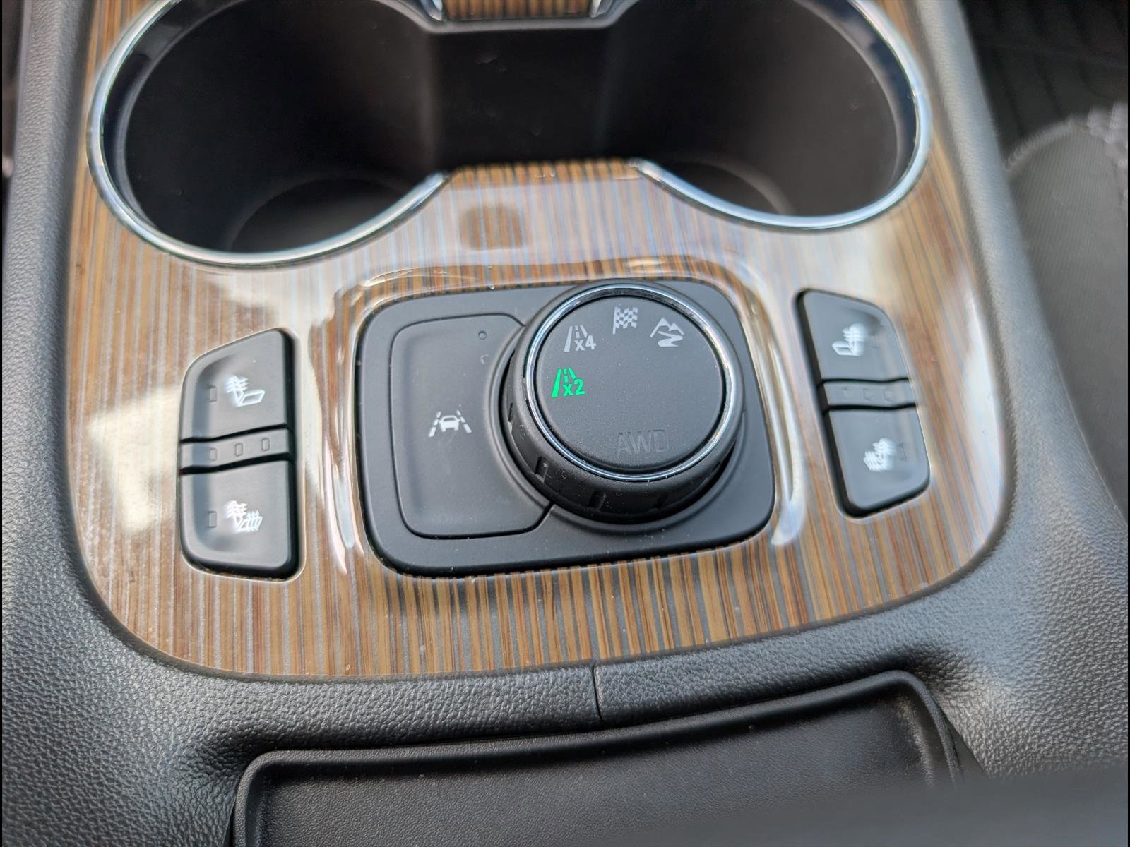 Used 2022 GMC Acadia SLE w/ Driver Convenience Package image 13