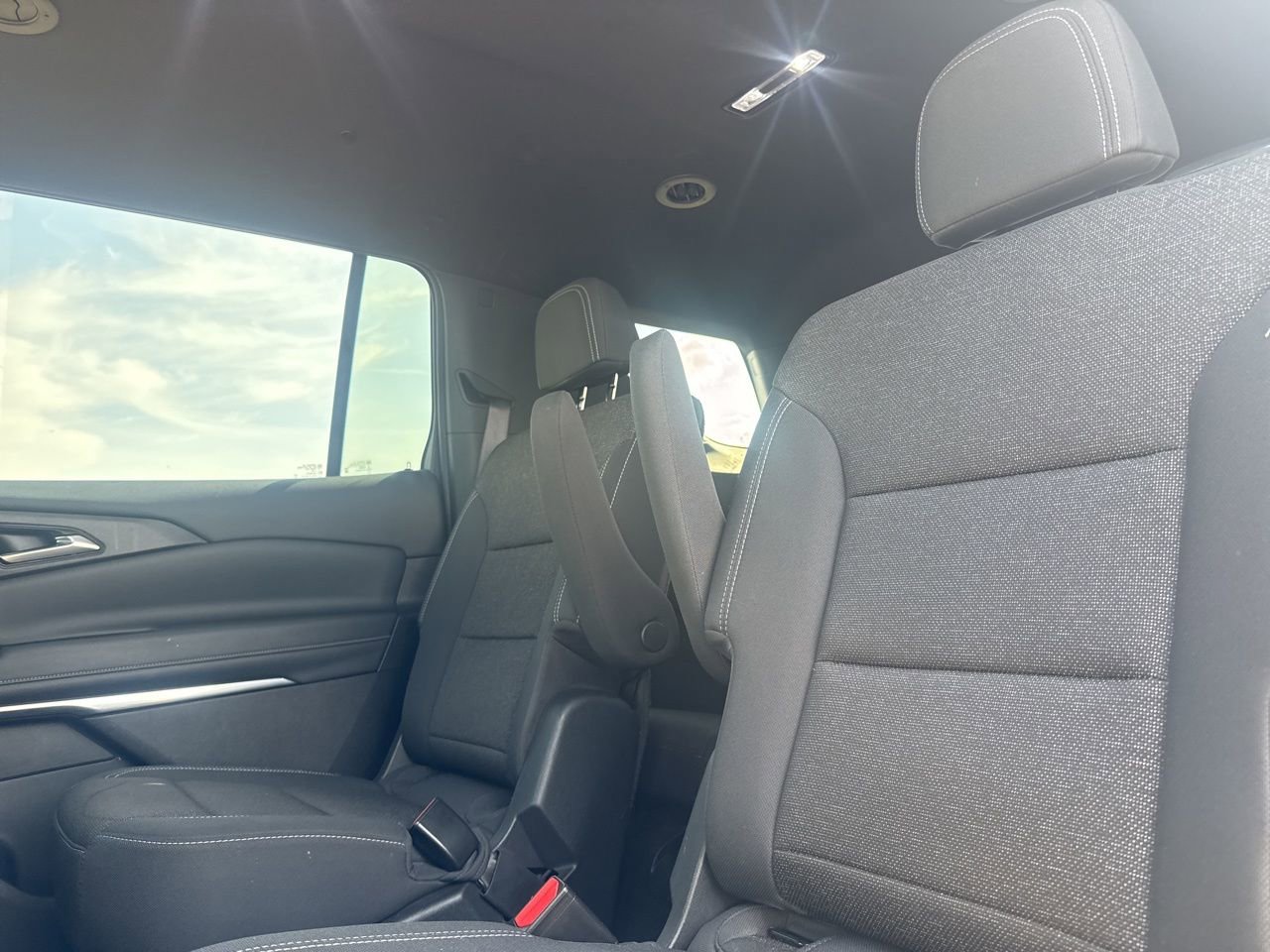 Used 2025 Chevrolet Traverse LT image 42