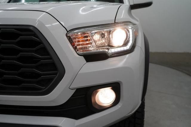 Used 2020 Toyota Tacoma TRD Off-Road w/ Technology Package AWD/4WD image 17