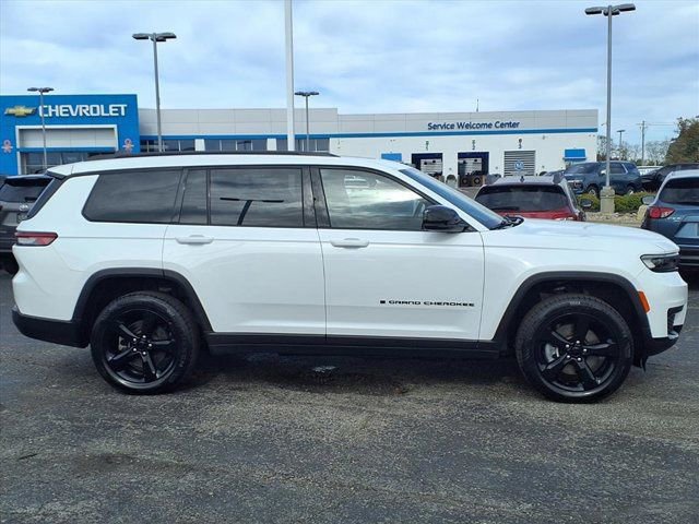 Used 2023 Jeep Grand Cherokee L Laredo image 8