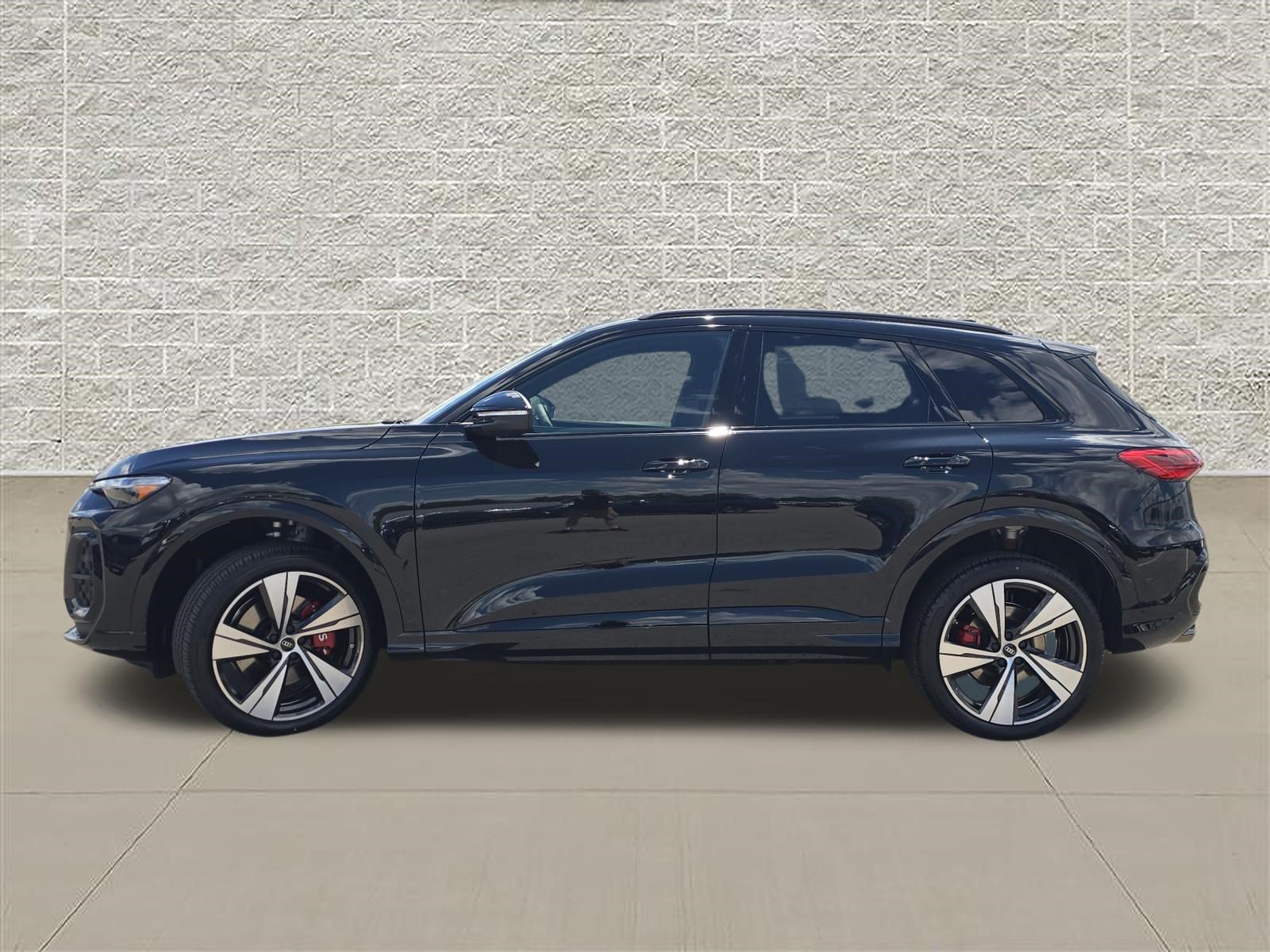 New 2026 Audi SQ5 Premium Plus AWD/4WD image 4
