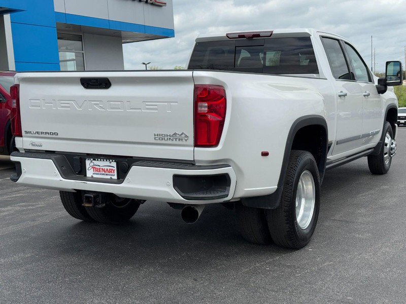 Used 2024 Chevrolet Silverado 3500 High Country w/ High Country Premium Package image 3