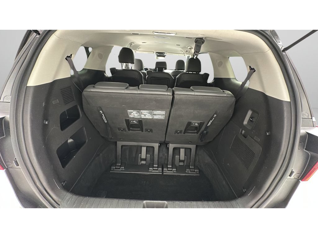 Used 2025 Kia Carnival FWD image 23