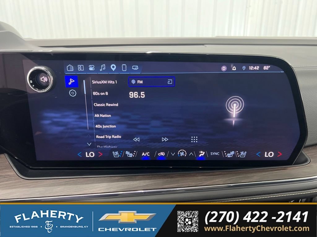 Used 2025 Chevrolet Suburban Premier AWD/4WD image 30