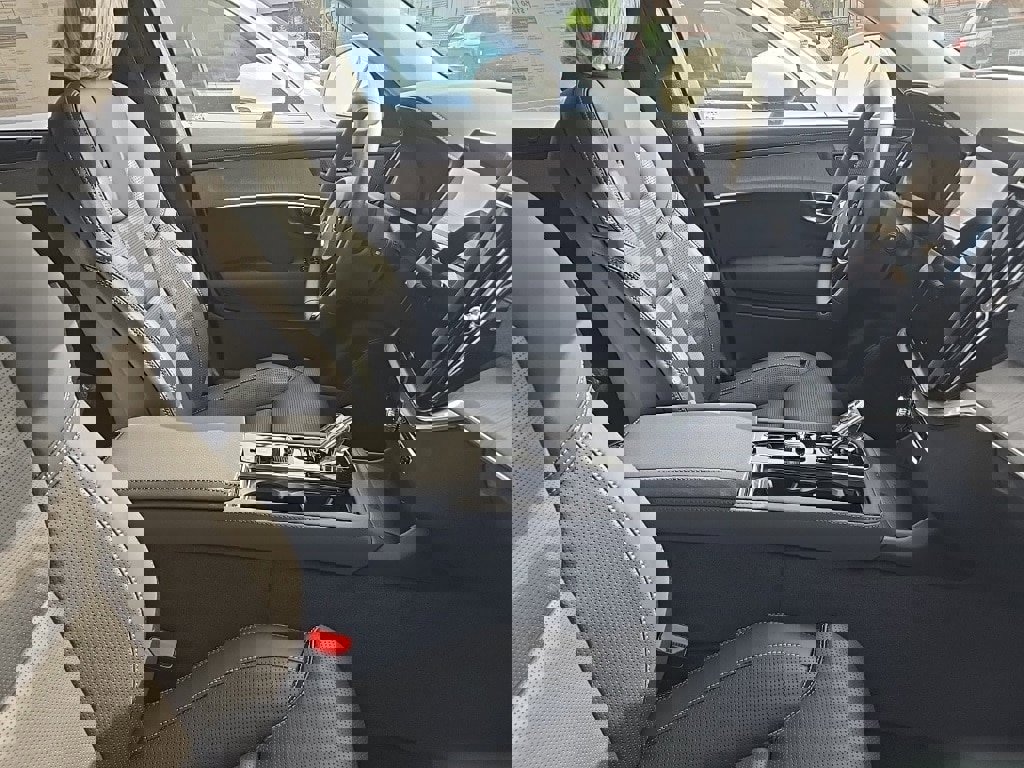 New 2025 Volvo XC90 T8 Ultra image 10