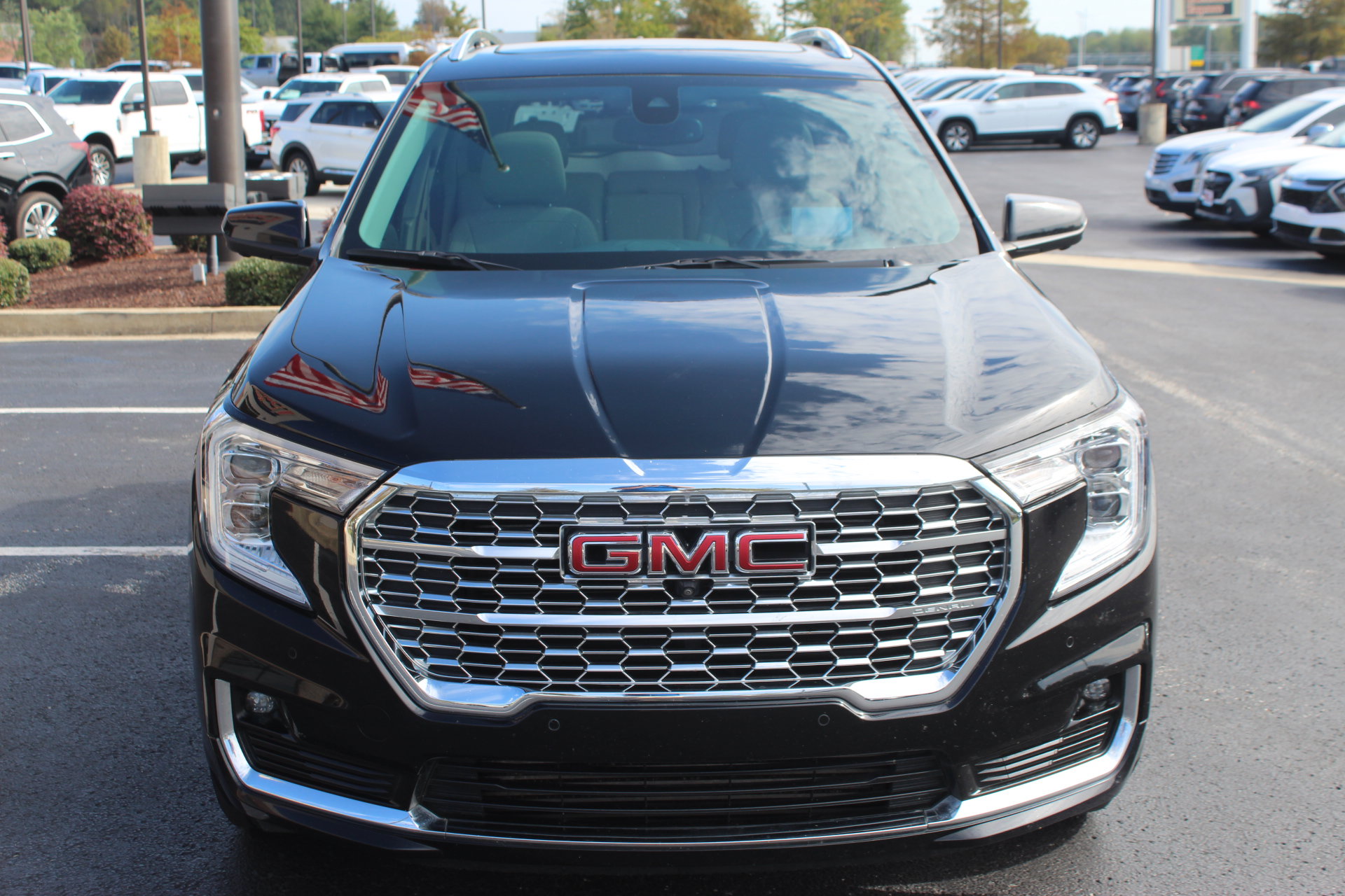 Used 2023 GMC Terrain Denali w/ Black Diamond Edition AWD/4WD image 3