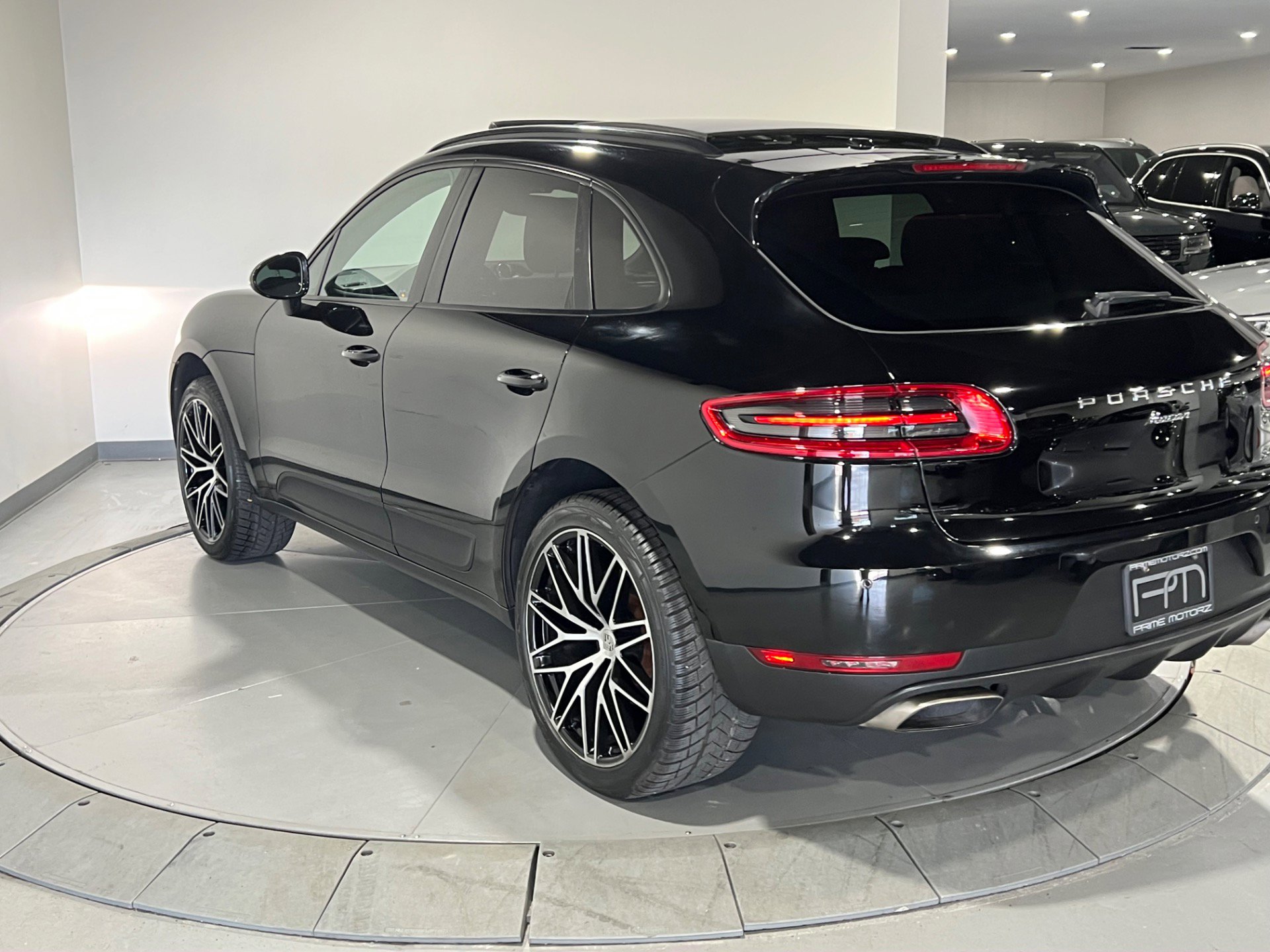 Used 2018 Porsche Macan w/ Driver Memory Package image 12