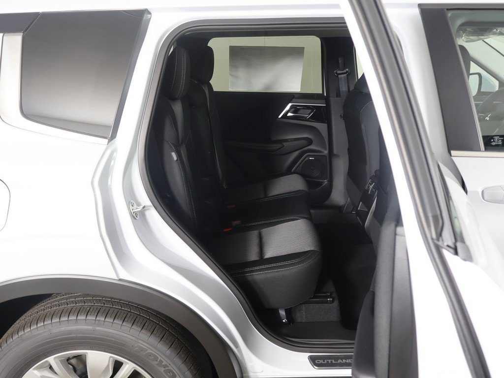 New 2026 Mitsubishi Outlander ES AWD/4WD image 31
