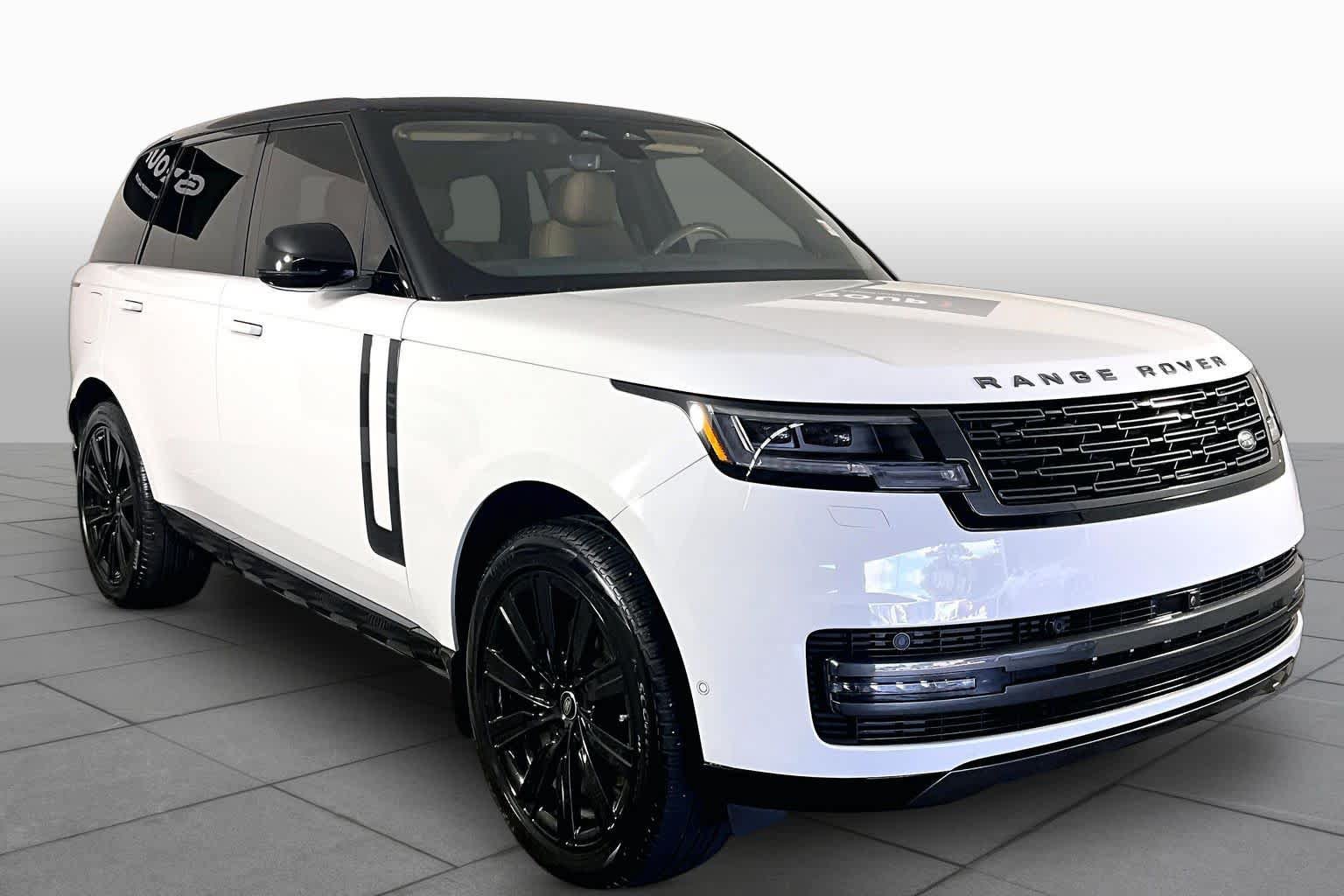 Used 2025 Land Rover Range Rover SE AWD/4WD image 3