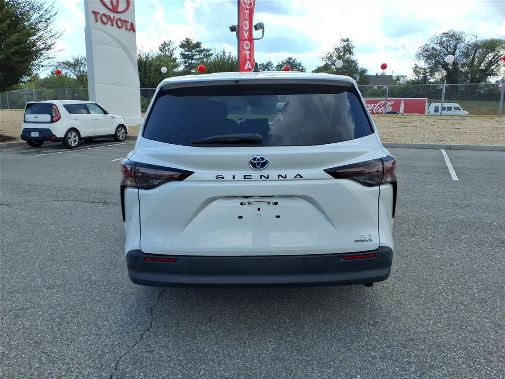Certified 2023 Toyota Sienna XLE FWD image 6